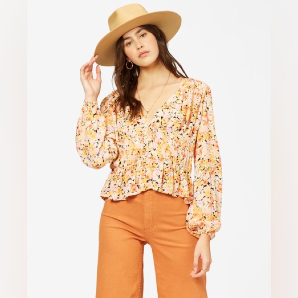 Billabong Floral Top - catching feelings blouse - size small NWT